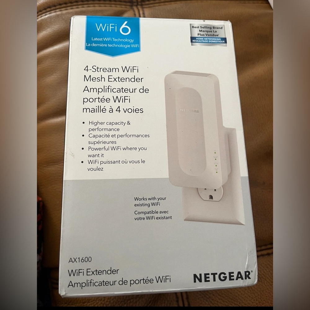 NETGEAR White 4-Stream WiFi Mesh Extender